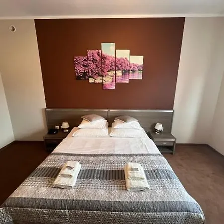 호텔 Magnolia Hotel&restauracja 야우르